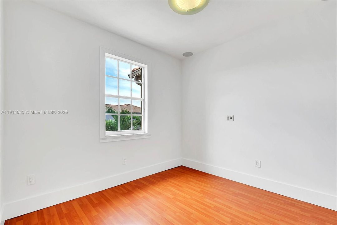 Active With Contract: $2,975 (3 beds, 2 baths, 1416 Square Feet)