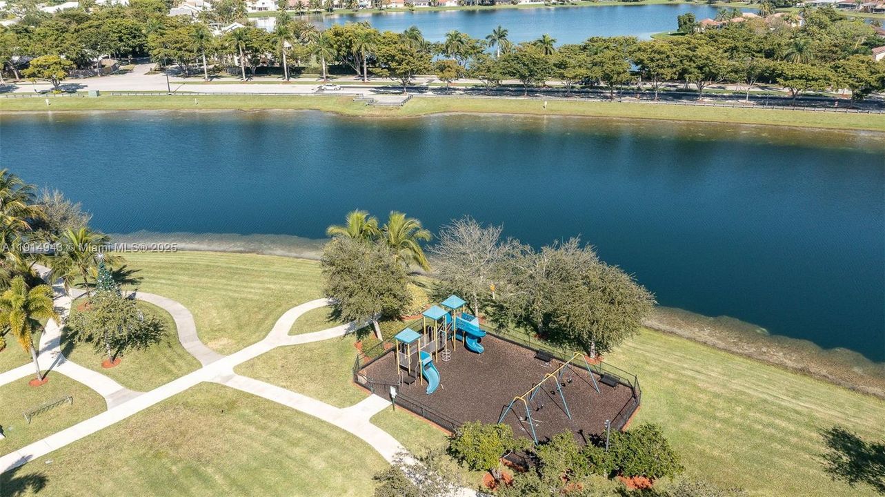 Active With Contract: $2,975 (3 beds, 2 baths, 1416 Square Feet)