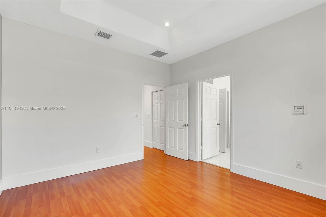 Active With Contract: $2,975 (3 beds, 2 baths, 1416 Square Feet)