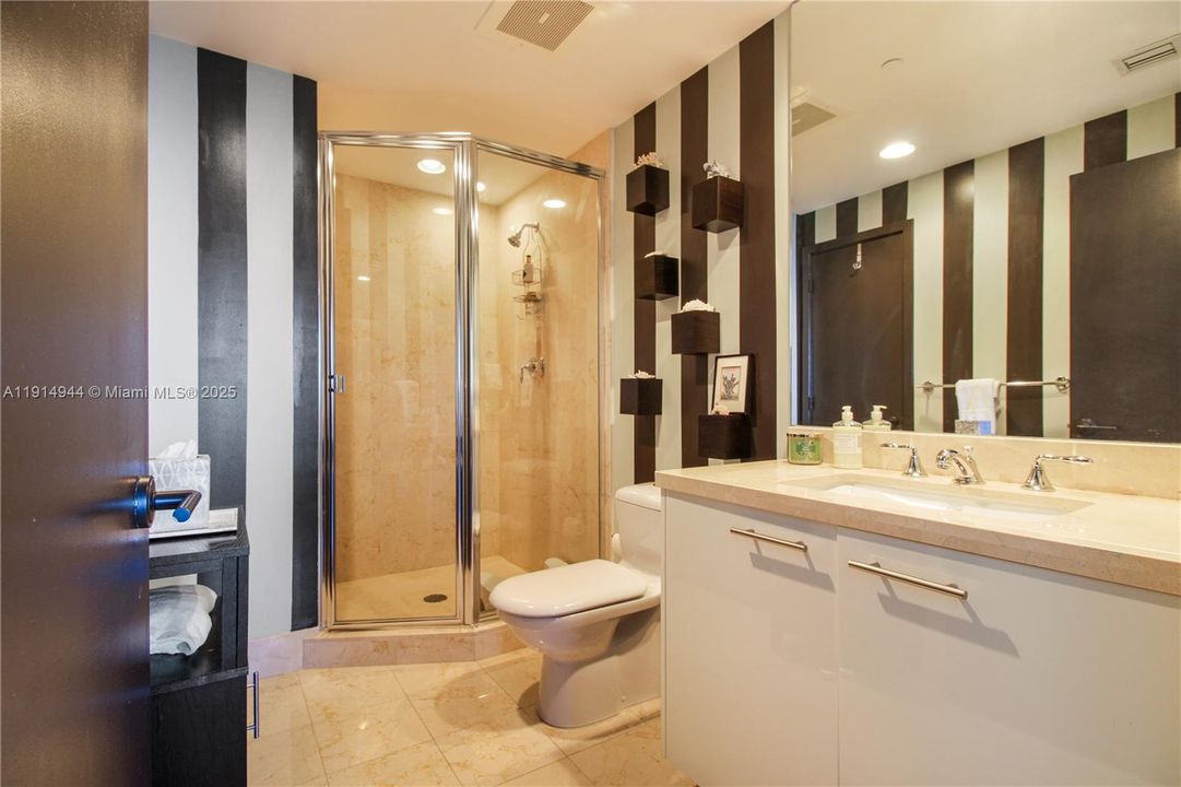 For Sale: $1,499,000 (2 beds, 2 baths, 1084 Square Feet)