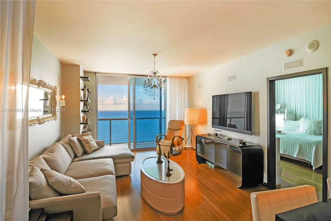 For Sale: $1,499,000 (2 beds, 2 baths, 1084 Square Feet)