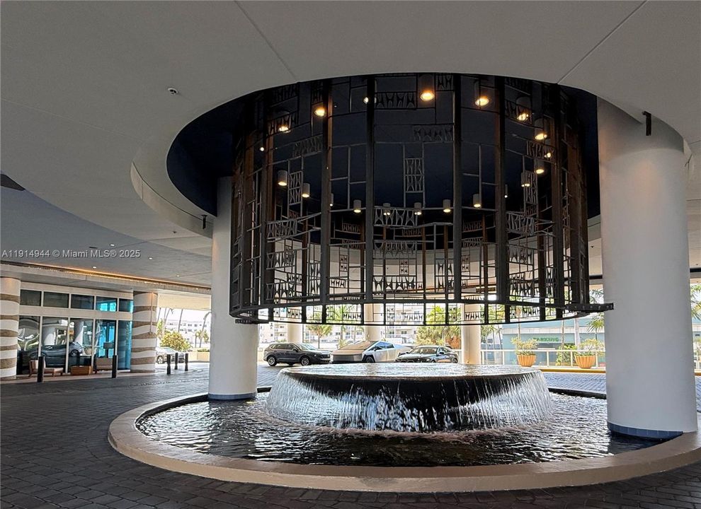 For Sale: $1,499,000 (2 beds, 2 baths, 1084 Square Feet)