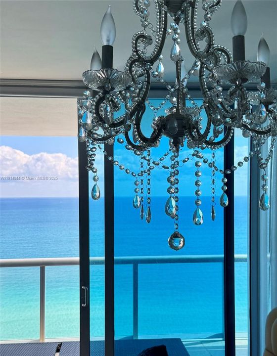 For Sale: $1,499,000 (2 beds, 2 baths, 1084 Square Feet)