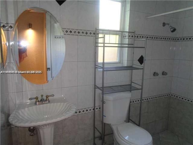 For Rent: $3,000 (3 beds, 2 baths, 1330 Square Feet)