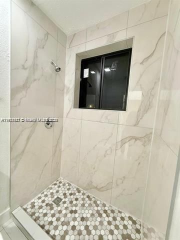 出租: $2,650 (2 贝兹, 1 浴室, 2320 平方英尺)