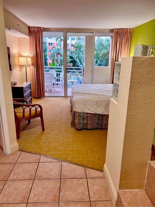 For Rent: $2,100 (1 beds, 1 baths, 850 Square Feet)