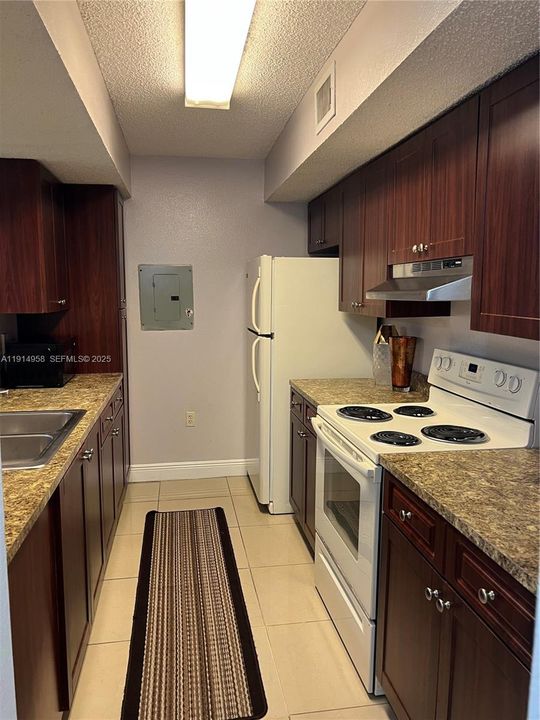 For Rent: $2,400 (2 beds, 2 baths, 1053 Square Feet)