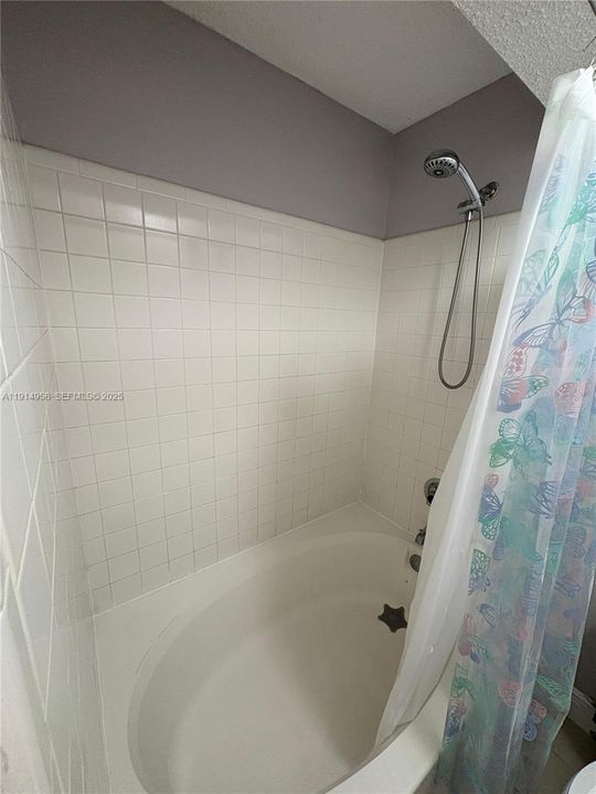 For Rent: $2,400 (2 beds, 2 baths, 1053 Square Feet)