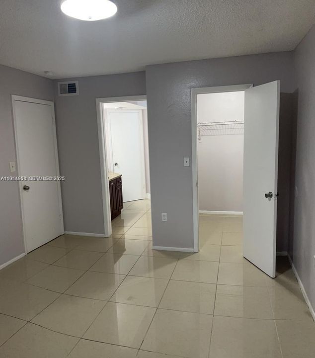 For Rent: $2,400 (2 beds, 2 baths, 1053 Square Feet)