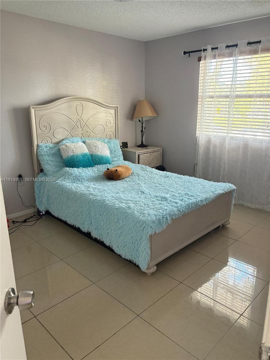 For Rent: $2,400 (2 beds, 2 baths, 1053 Square Feet)