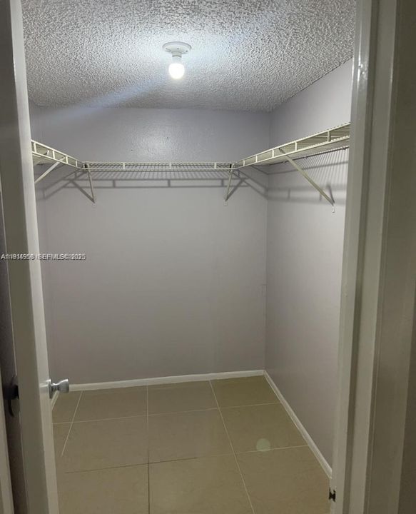 For Rent: $2,400 (2 beds, 2 baths, 1053 Square Feet)