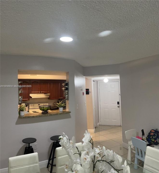 For Rent: $2,400 (2 beds, 2 baths, 1053 Square Feet)