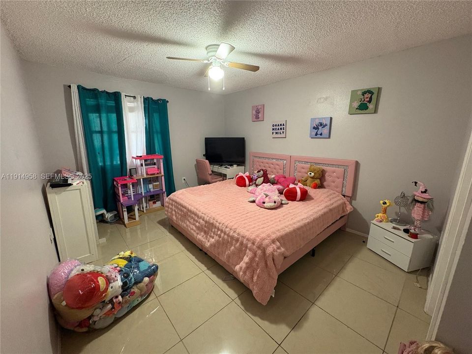 For Rent: $2,400 (2 beds, 2 baths, 1053 Square Feet)