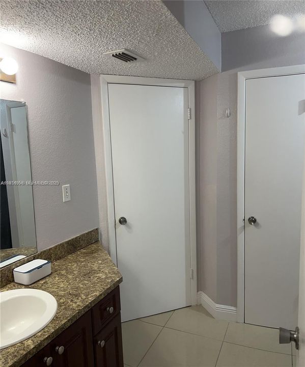 For Rent: $2,400 (2 beds, 2 baths, 1053 Square Feet)