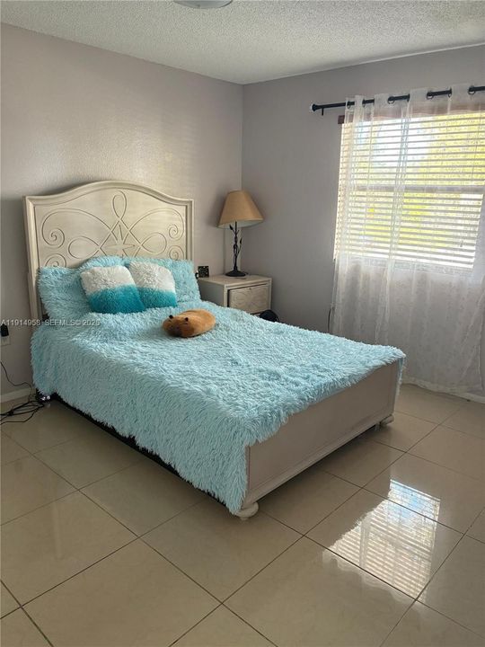 For Rent: $2,400 (2 beds, 2 baths, 1053 Square Feet)