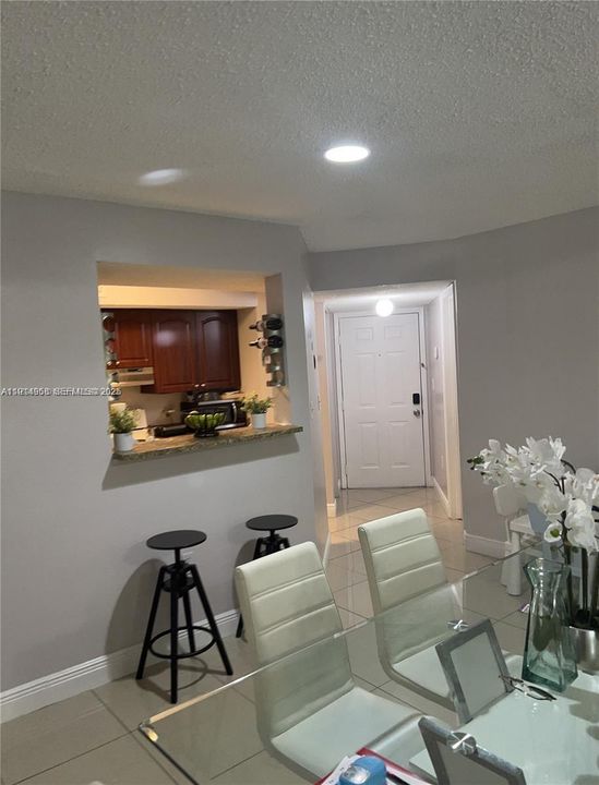 For Rent: $2,400 (2 beds, 2 baths, 1053 Square Feet)