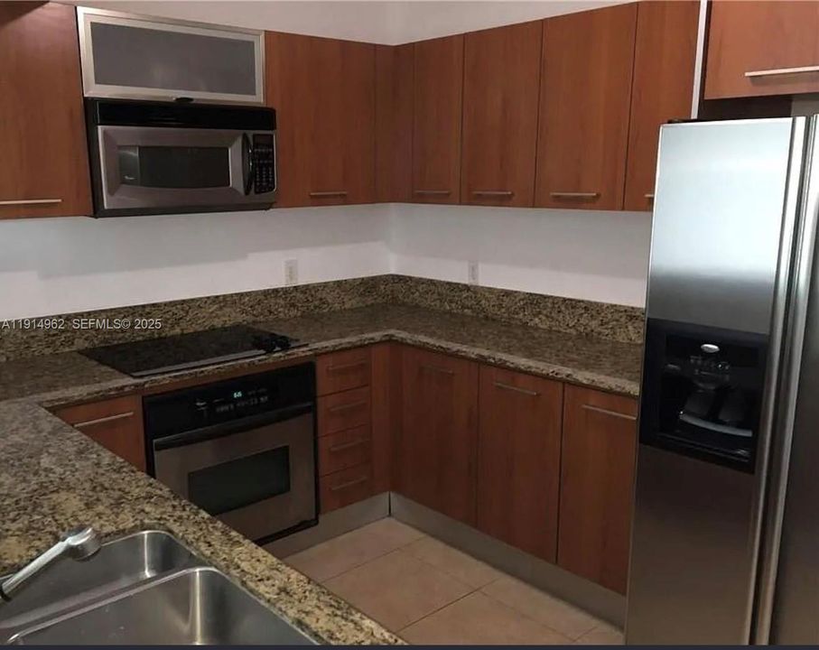 Под контрактом: $2,450 (1 спален, 1 ванн, 797 Квадратных фут)