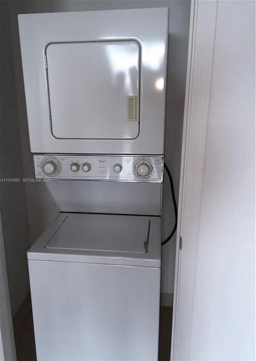 Под контрактом: $2,450 (1 спален, 1 ванн, 797 Квадратных фут)