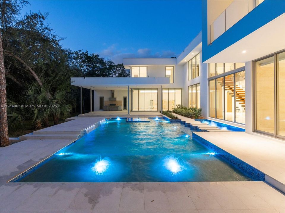 На продажу: $10,995,000 (7 спален, 7 ванн, 0 Квадратных фут)