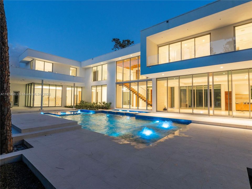 На продажу: $10,995,000 (7 спален, 7 ванн, 0 Квадратных фут)