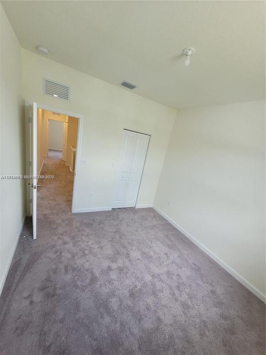 Activo con contrato: $3,600 (4 camas, 2 baños, 1914 Pies cuadrados)