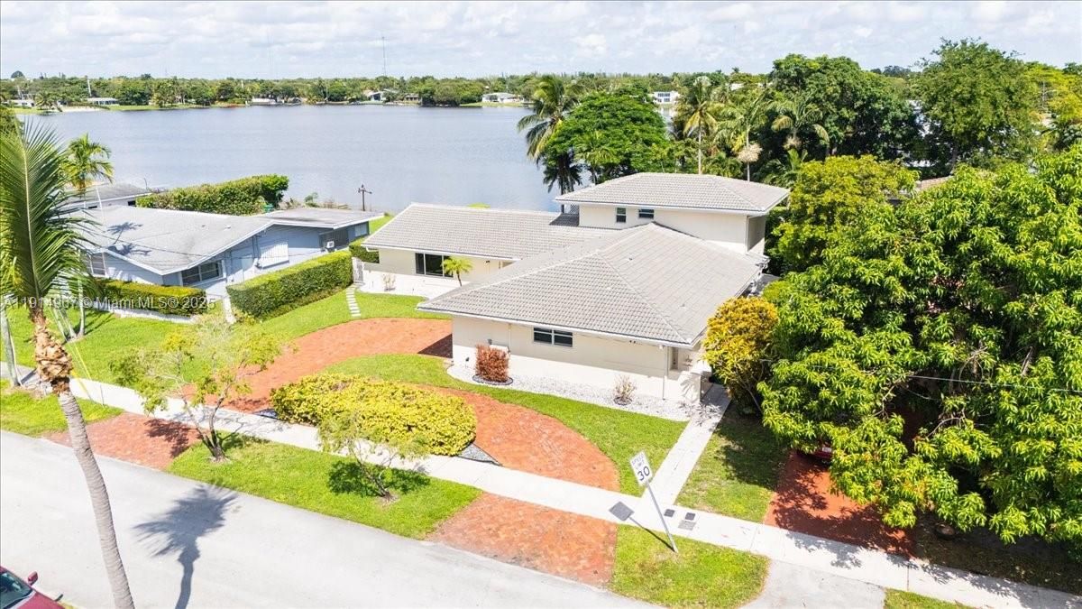 For Rent: $11,500 (5 beds, 3 baths, 3275 Square Feet)