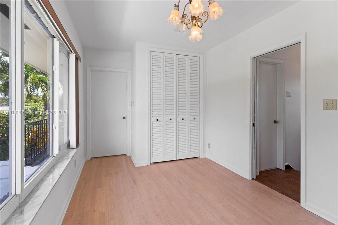 For Rent: $11,500 (5 beds, 3 baths, 3275 Square Feet)