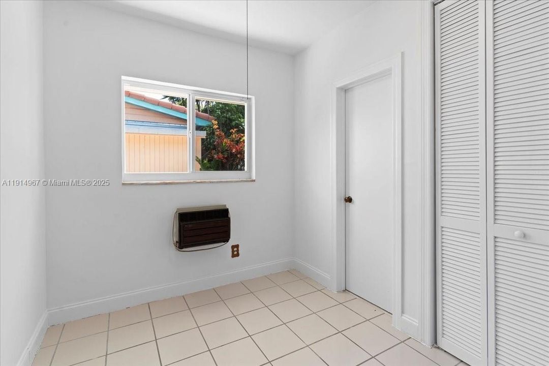 For Rent: $11,500 (5 beds, 3 baths, 3275 Square Feet)