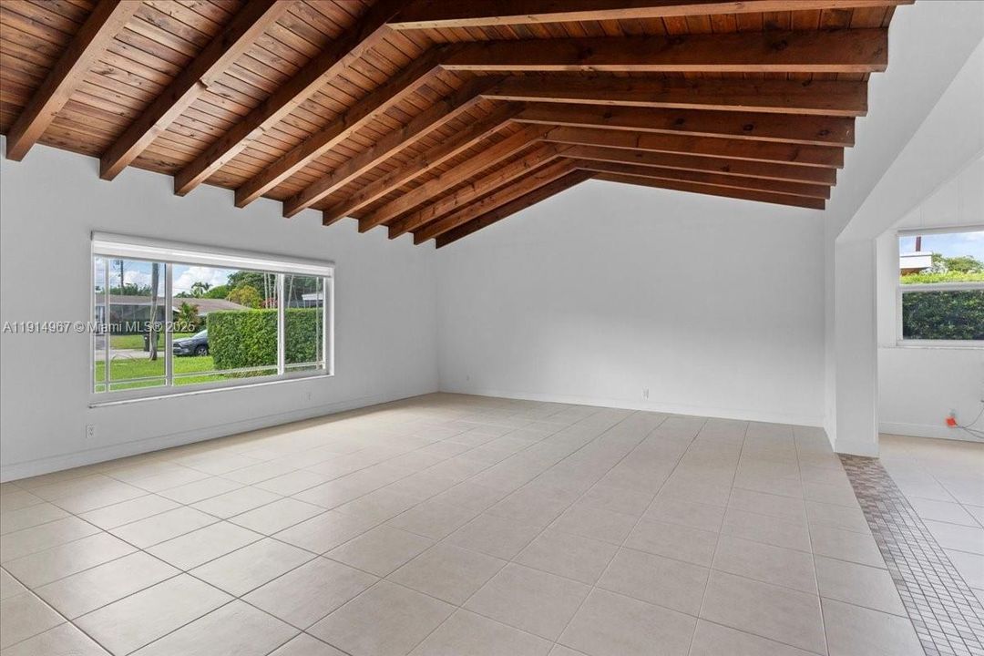 For Rent: $11,500 (5 beds, 3 baths, 3275 Square Feet)