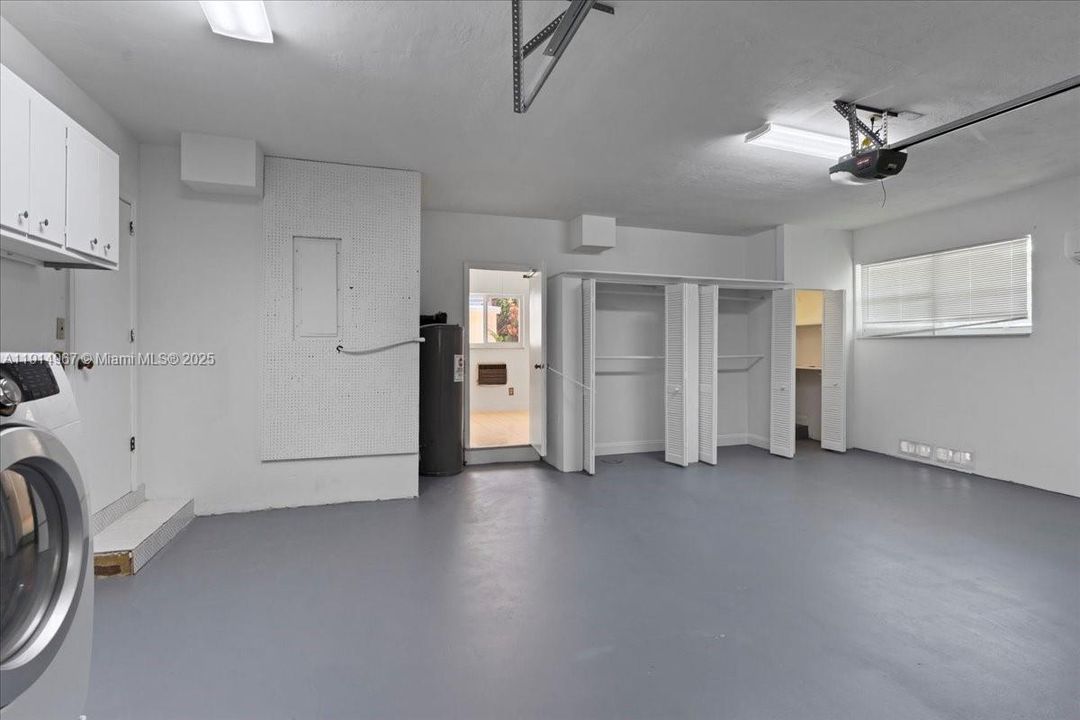 For Rent: $11,500 (5 beds, 3 baths, 3275 Square Feet)