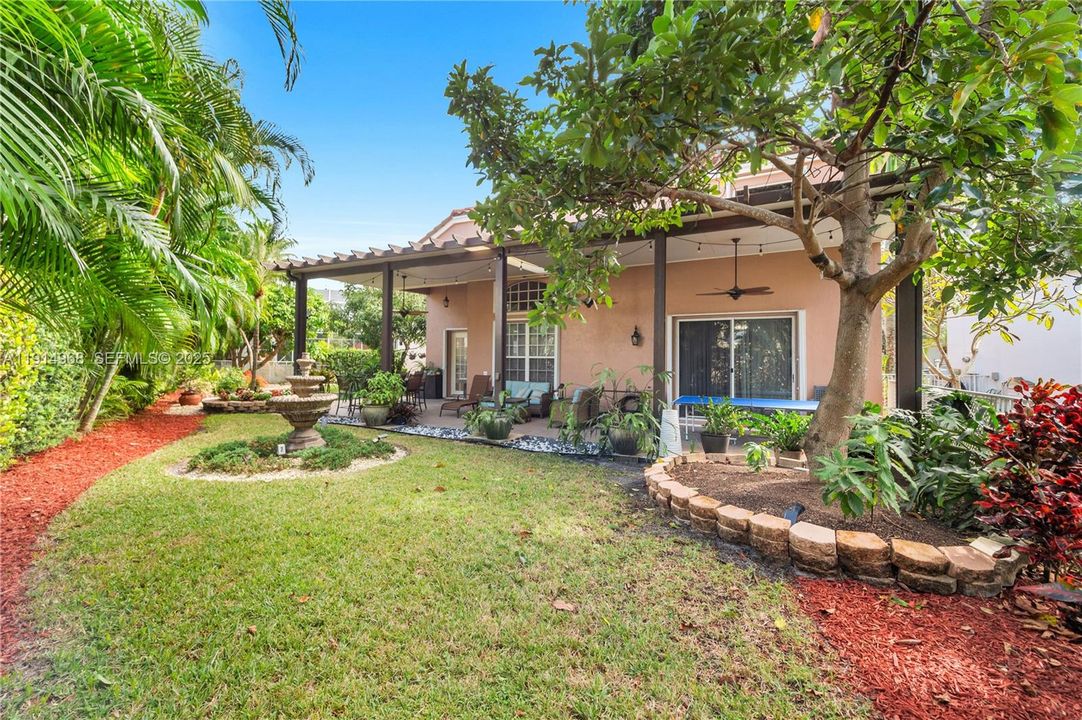 Activo con contrato: $810,000 (4 camas, 2 baños, 2555 Pies cuadrados)