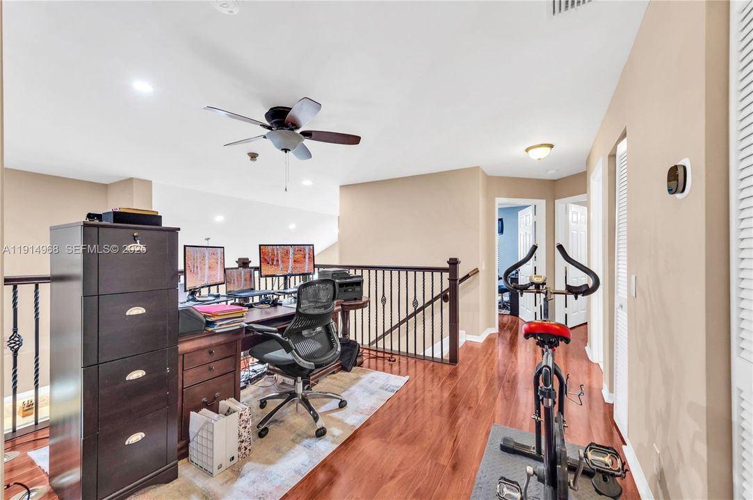 Activo con contrato: $810,000 (4 camas, 2 baños, 2555 Pies cuadrados)