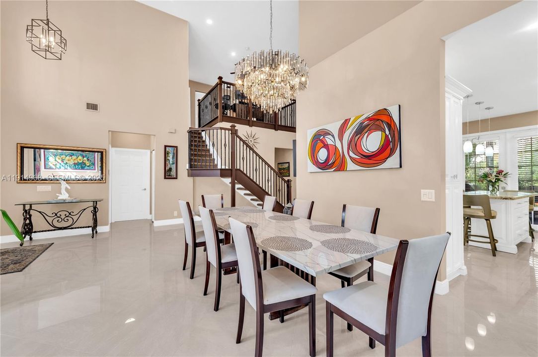 Activo con contrato: $810,000 (4 camas, 2 baños, 2555 Pies cuadrados)