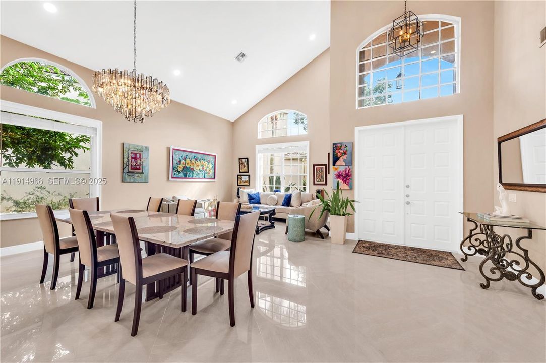 Activo con contrato: $810,000 (4 camas, 2 baños, 2555 Pies cuadrados)