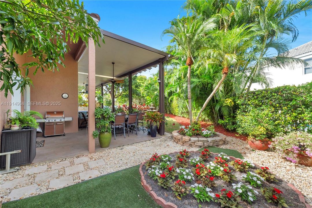 Activo con contrato: $810,000 (4 camas, 2 baños, 2555 Pies cuadrados)