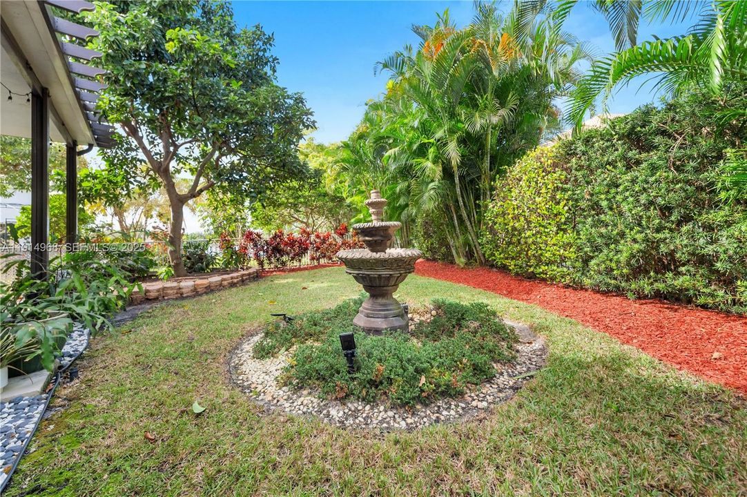 Activo con contrato: $810,000 (4 camas, 2 baños, 2555 Pies cuadrados)