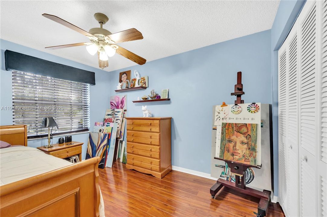 Activo con contrato: $810,000 (4 camas, 2 baños, 2555 Pies cuadrados)