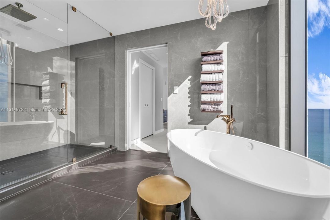 For Sale: $4,100,000 (3 beds, 3 baths, 2428 Square Feet)