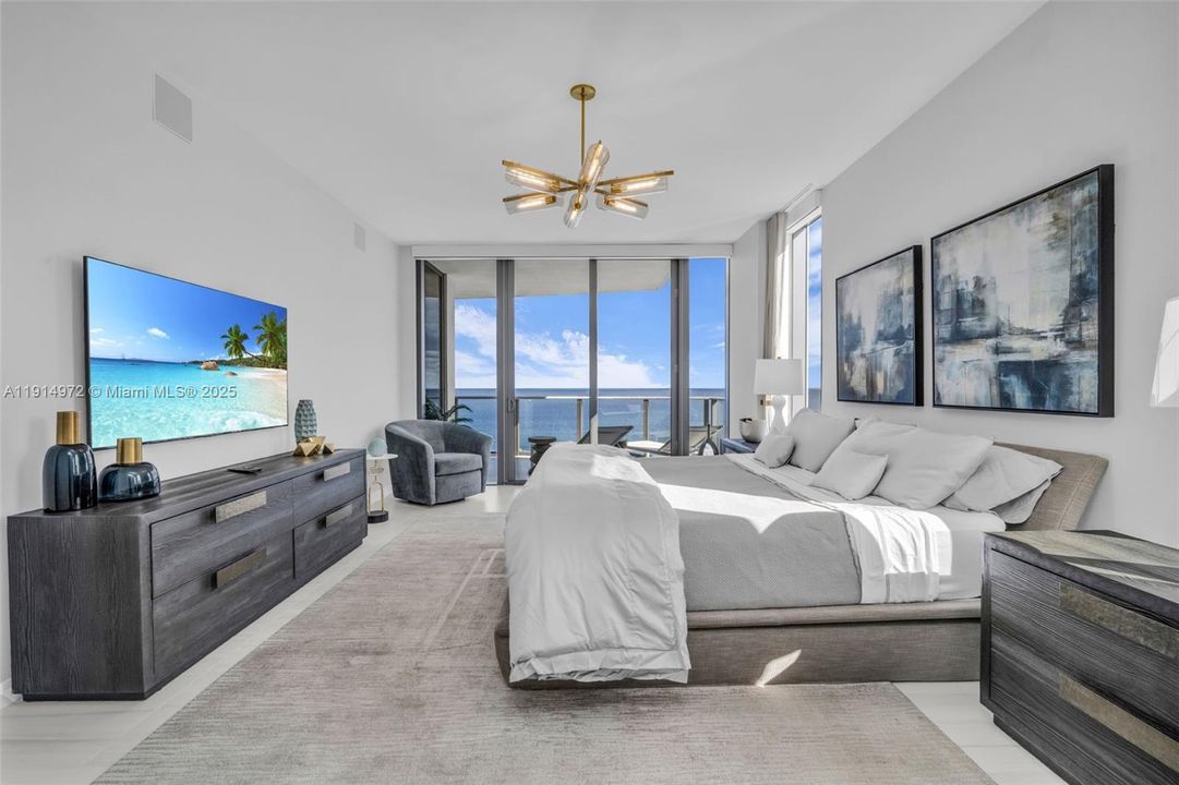 For Sale: $4,100,000 (3 beds, 3 baths, 2428 Square Feet)