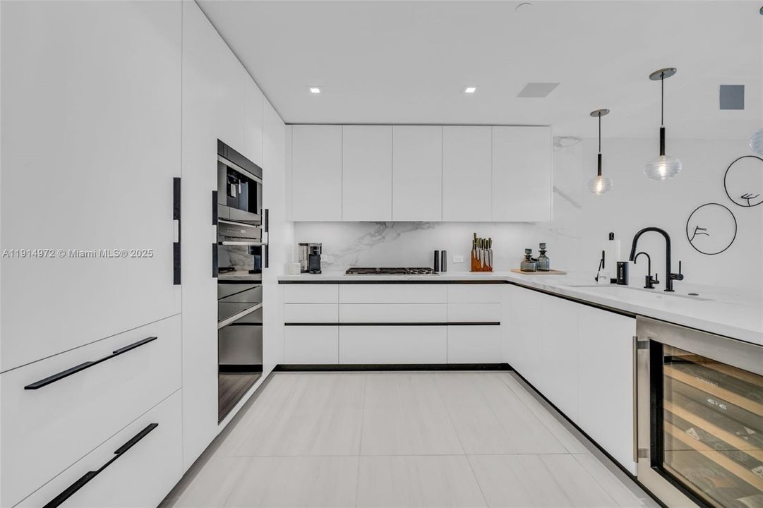 For Sale: $4,100,000 (3 beds, 3 baths, 2428 Square Feet)