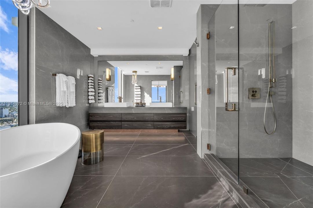 For Sale: $4,100,000 (3 beds, 3 baths, 2428 Square Feet)