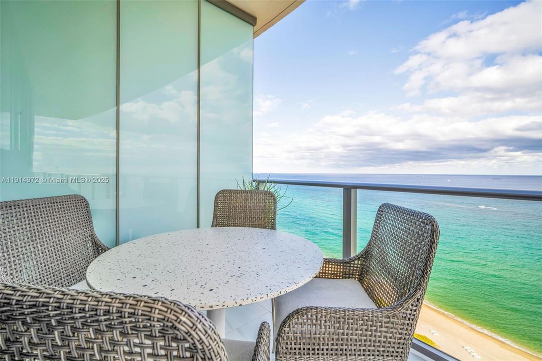 For Sale: $4,100,000 (3 beds, 3 baths, 2428 Square Feet)