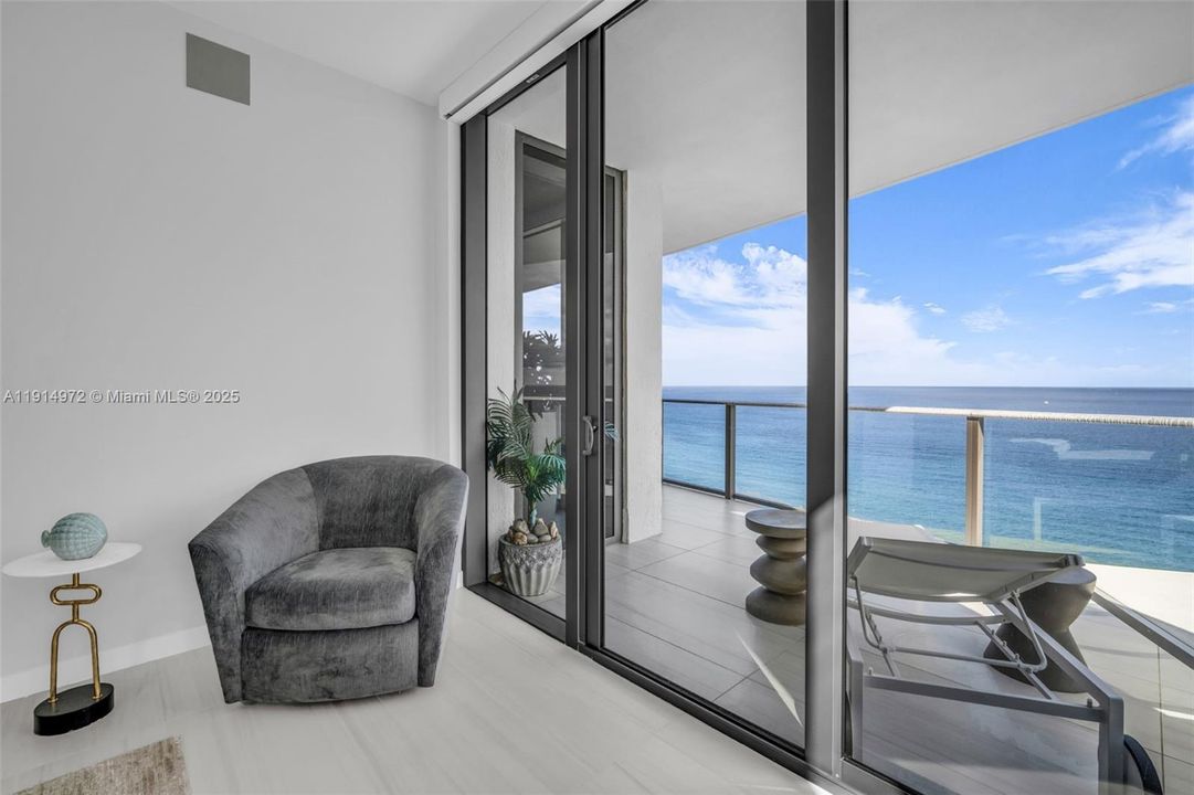 For Sale: $4,100,000 (3 beds, 3 baths, 2428 Square Feet)