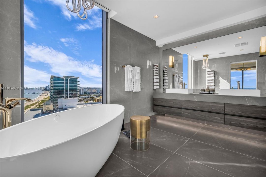 For Sale: $4,100,000 (3 beds, 3 baths, 2428 Square Feet)