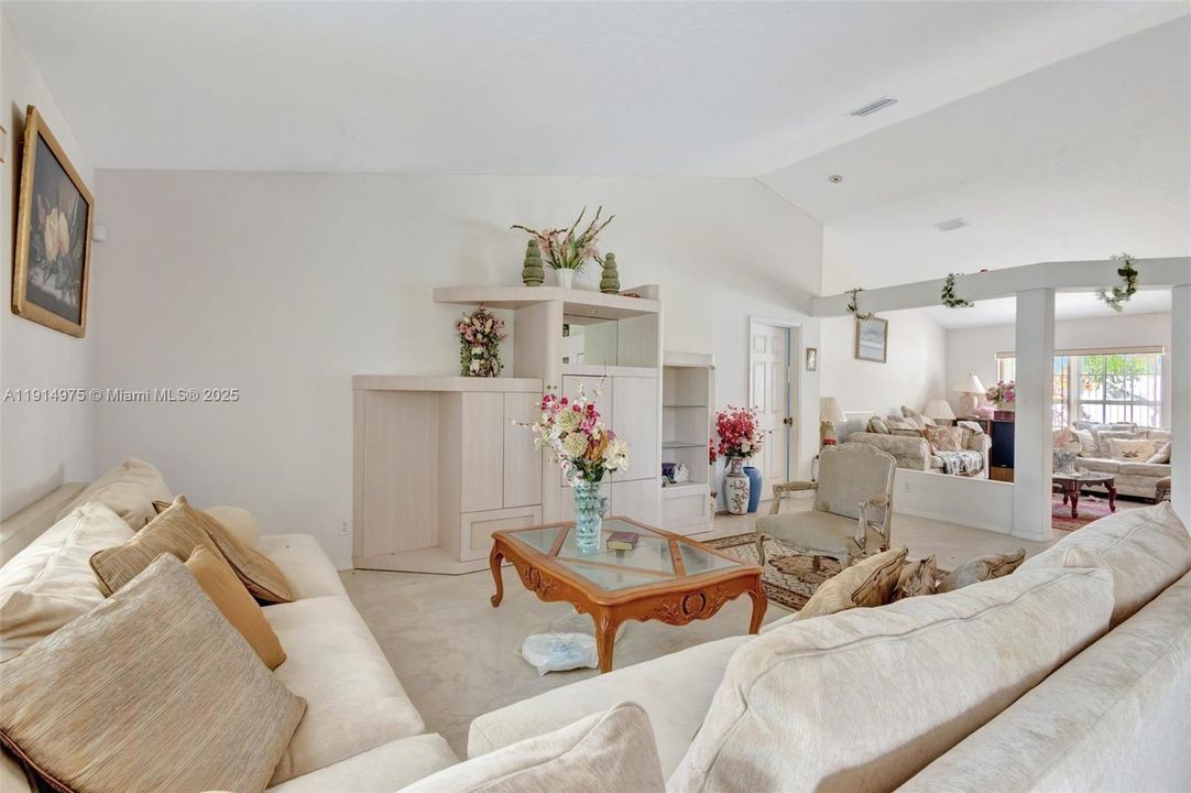 For Sale: $439,000 (3 beds, 2 baths, 2006 Square Feet)