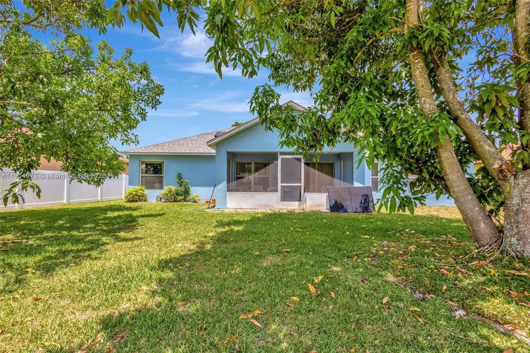 For Sale: $439,000 (3 beds, 2 baths, 2006 Square Feet)