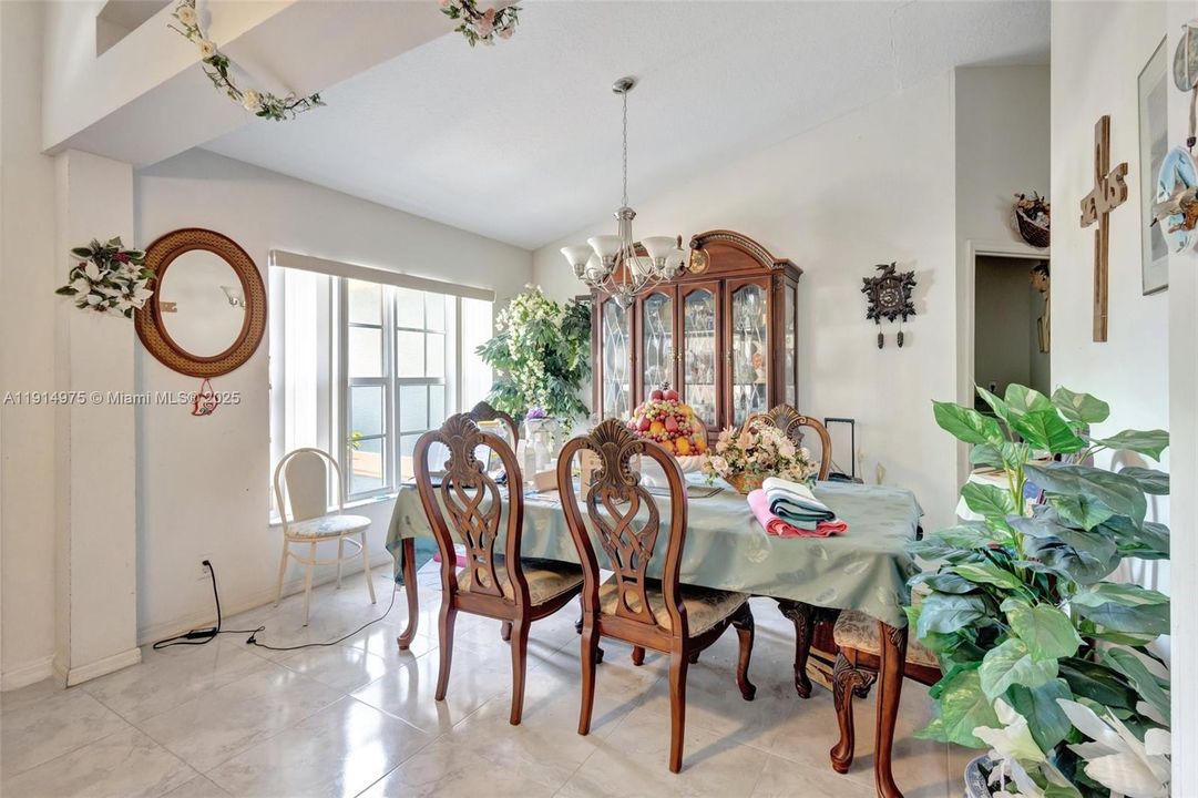 For Sale: $439,000 (3 beds, 2 baths, 2006 Square Feet)