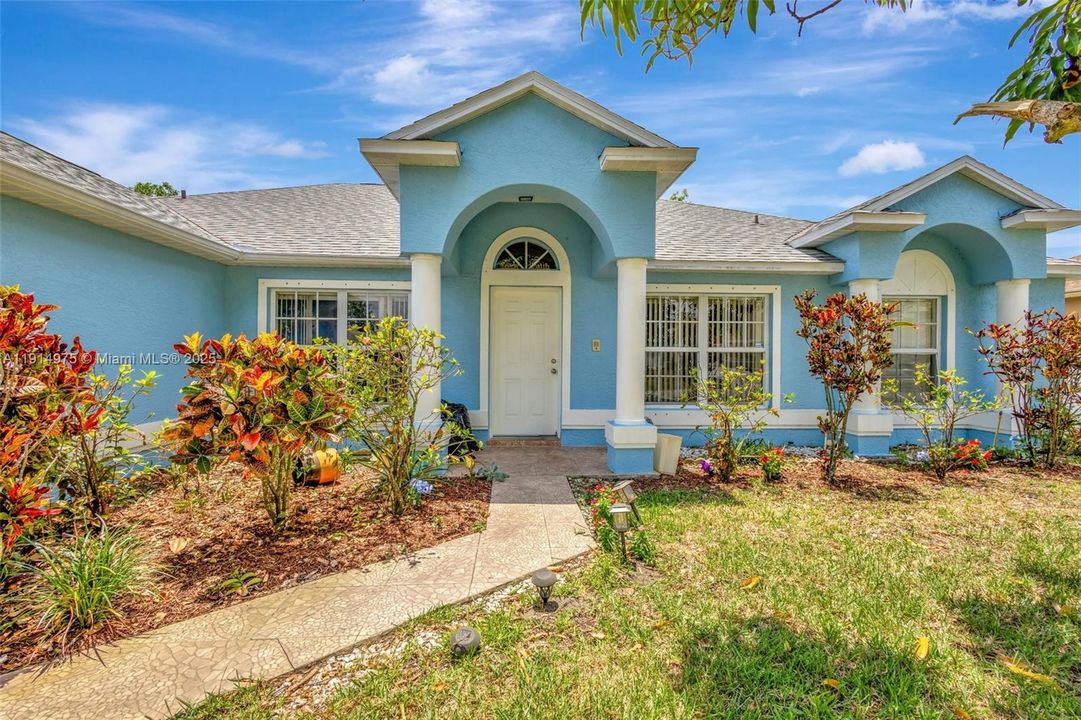 For Sale: $439,000 (3 beds, 2 baths, 2006 Square Feet)