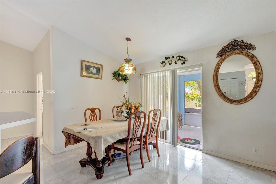 For Sale: $439,000 (3 beds, 2 baths, 2006 Square Feet)