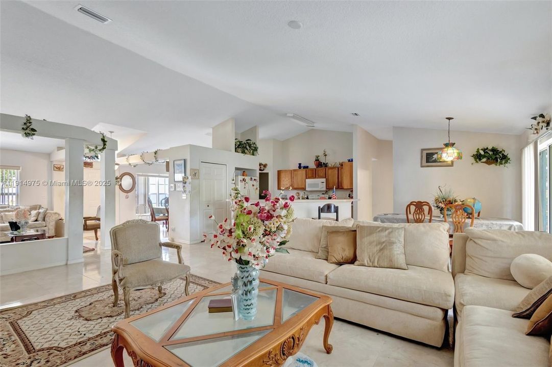 For Sale: $439,000 (3 beds, 2 baths, 2006 Square Feet)